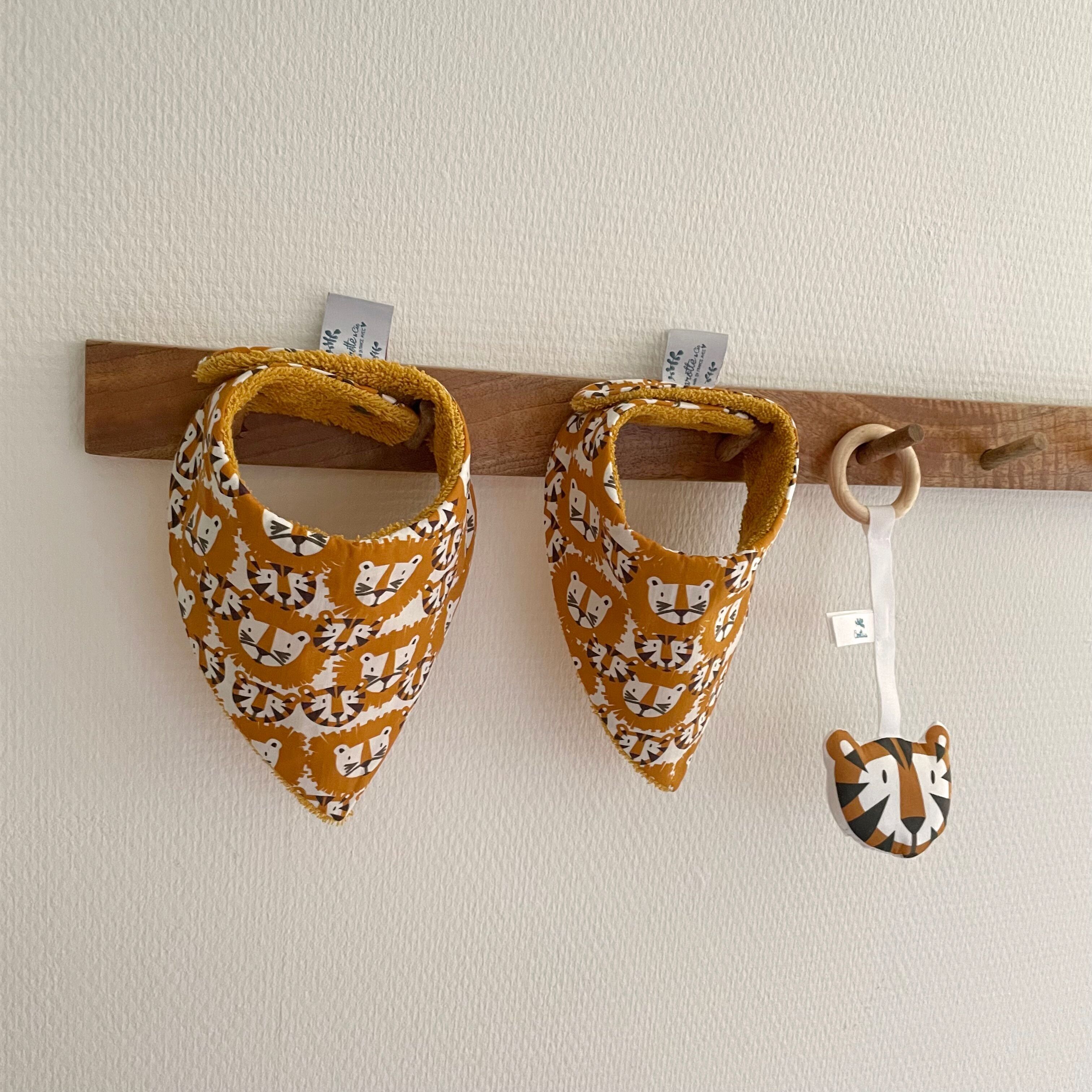 “Quenotte” Tigers & lions birth box for daily baby care.