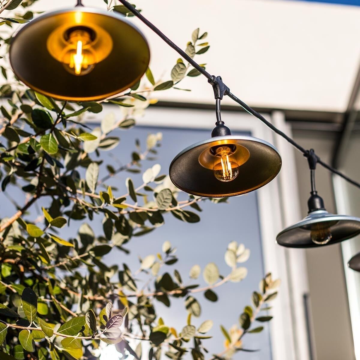 Guirnalda de luz exterior con pantalla de acero de estilo industrial 10 bombillas de filamento casquillo E27 blanco cálido BOWL LED GALVA LIGHT 6m