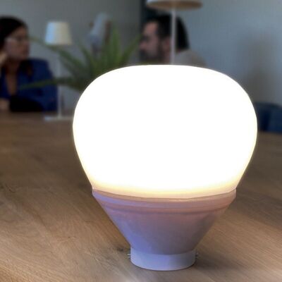 Wiederaufladbare LED-Glühbirne von LYS