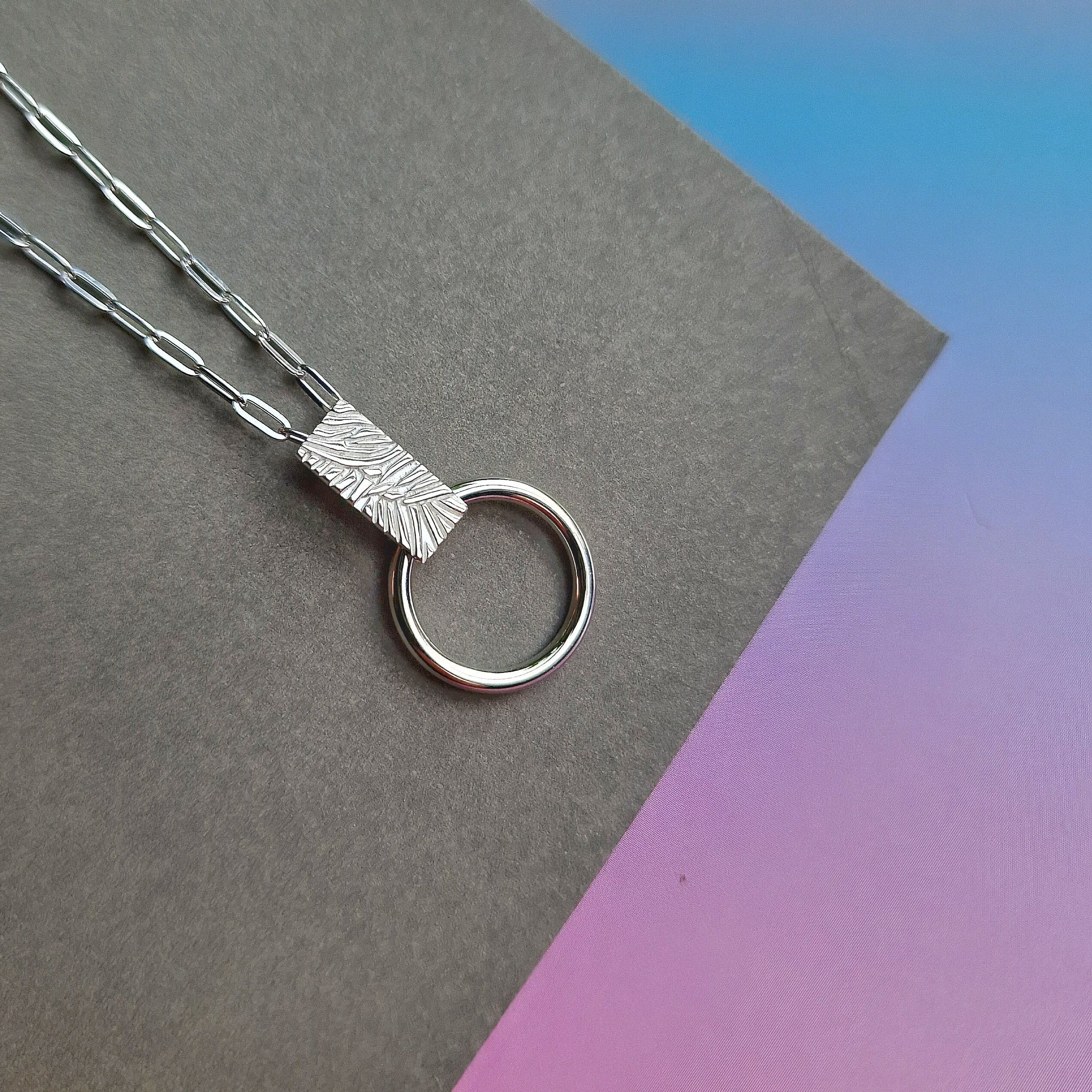 Collana spessa a contrasto