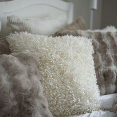 Wooly cushion_Ivory
