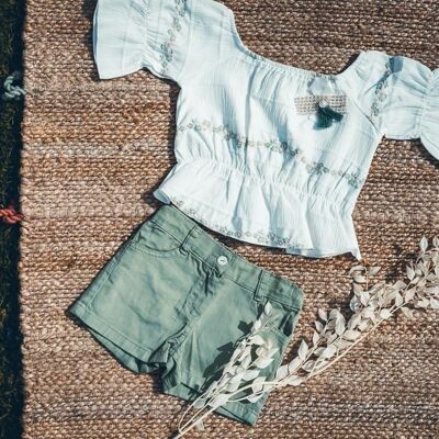 Girl's short-sleeved blouse and shorts set