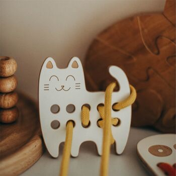 Le chaton - Petit jouet à lacer en bois, Montessori 4