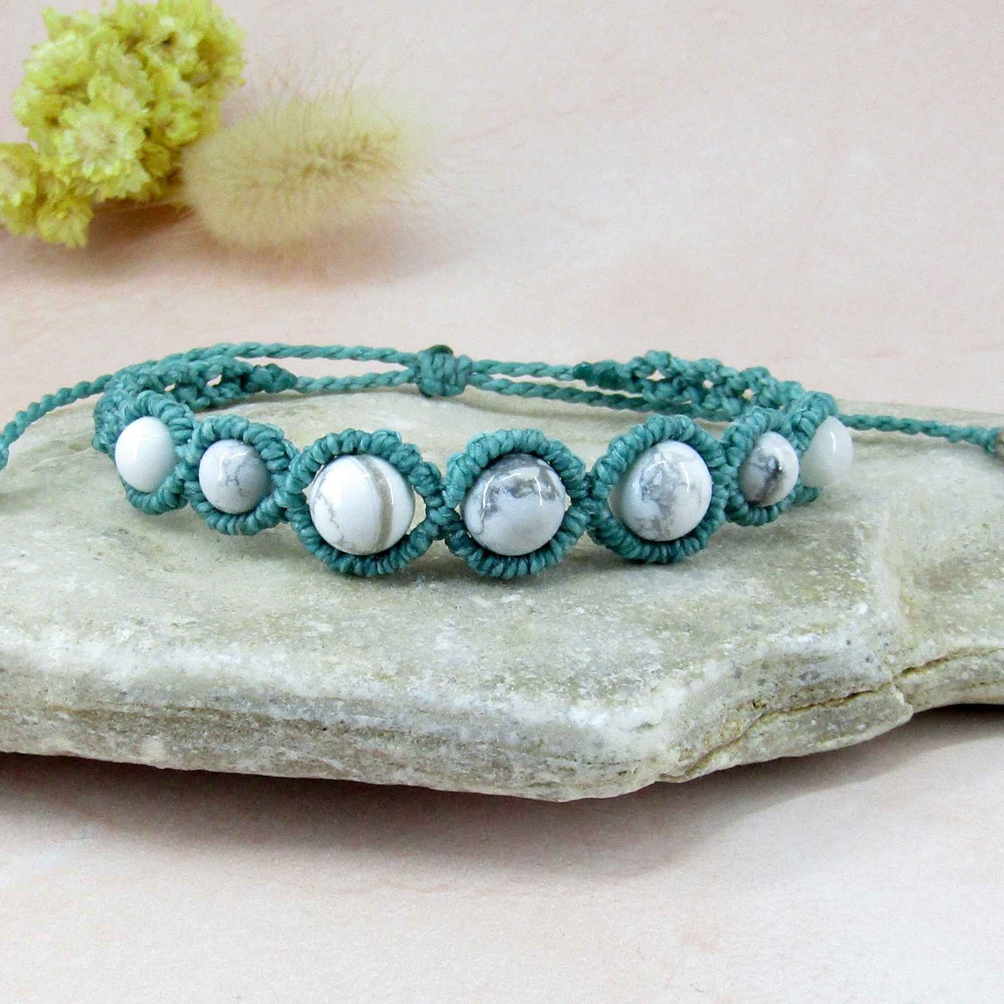 Bracelet macramé avec perles d'howlite