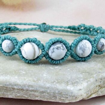 Bracelet macramé avec perles d'howlite 2