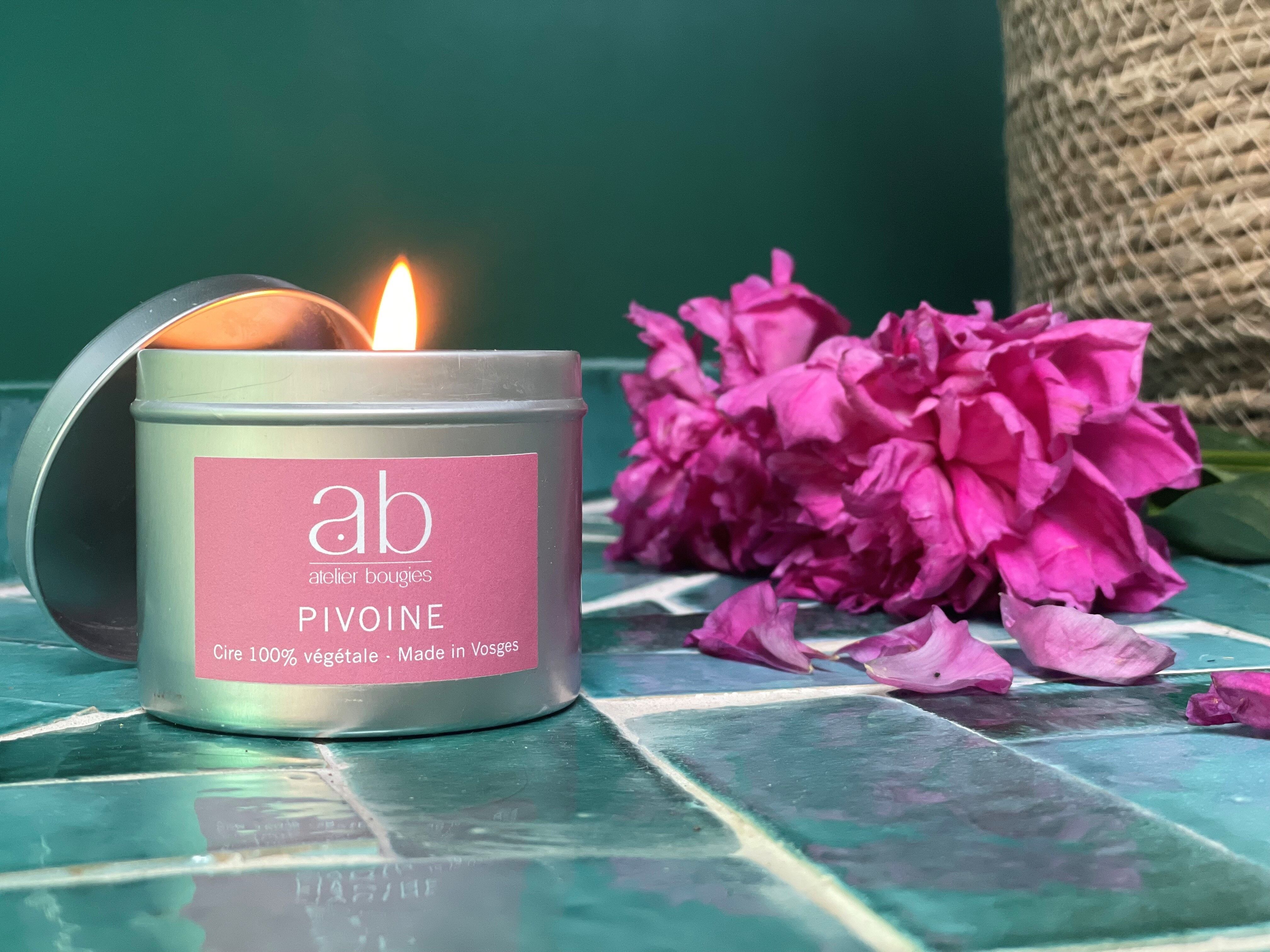 Candela artigianale in cera vegetale profumata alla peonia