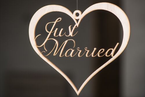 Mot "Just Married" en bois - suspension coeur pour mariage