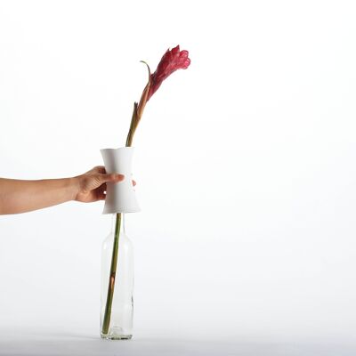 Design vase, the Switch vase – Adaptable porcelain collar