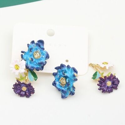Vivace orecchini a bottone smaltati fatti a mano con Bouquet di fiordaliso blue Klein