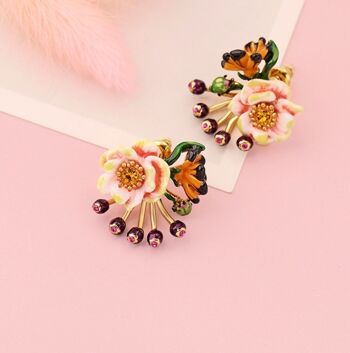 Boucles d'oreilles fleur en émail plaqué or faites à la main avec clou S925 2