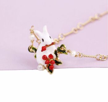 Collana natalizia con clavicola di coniglio bianco neve dipinta a mano con catena di frutti rossi 2