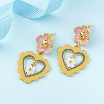 Boucles d'oreilles fleur rose en émail peintes à la main avec pendentif en forme de cœur 6