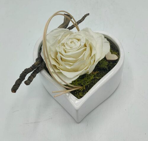 Composition florale - coeur blanc