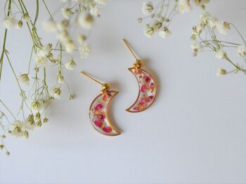 Petites boucles d'oreilles dorée croissant de lune et vraie fleurs de bruyères séchées 1