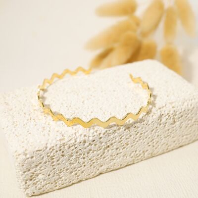 Fine golden zig zag bangle