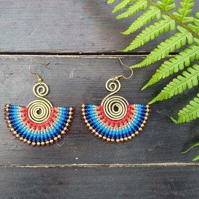 Boucles d'oreilles éventails en macramé dégradé bleu rouge