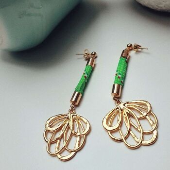 Boucles d'Oreilles Abigaël, Clous d'Oreilles, Cordelettes Vertes et Pendentifs Fleurs 2