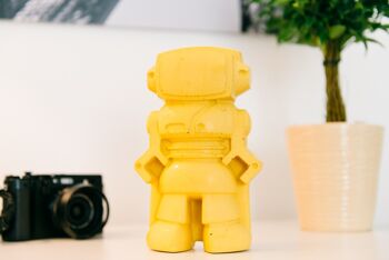 Figurine déco - robot en béton jaune 2