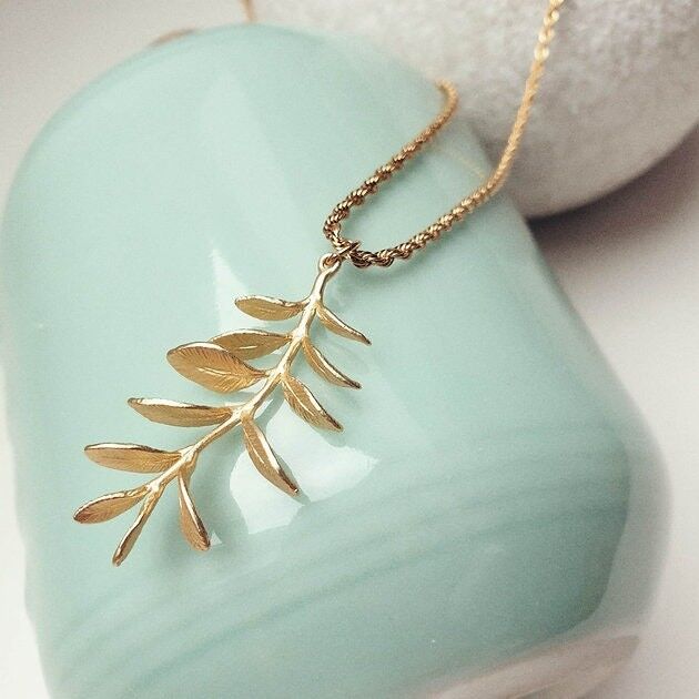 Collier Damon, Chaîne Maille Torsadée et Pendentif Fleur en Zamac Doré