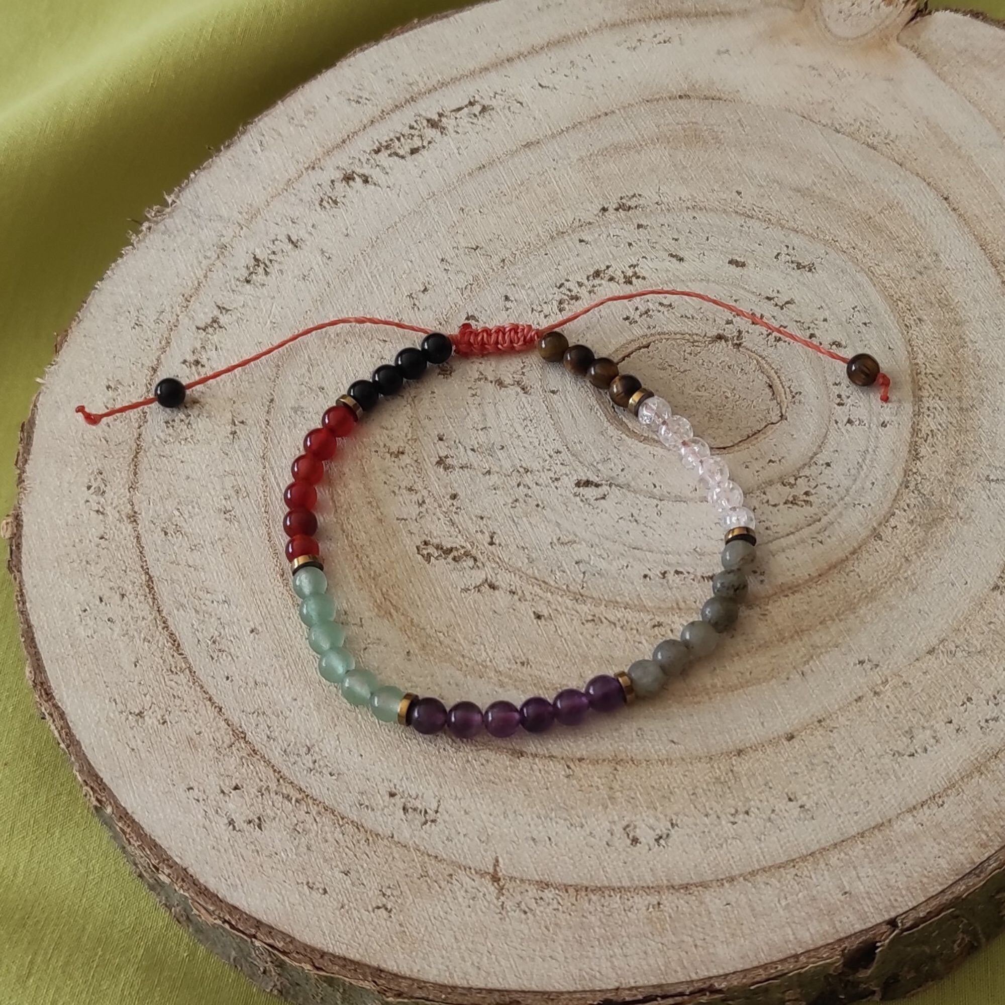 7-Chakra-Armband mit 4 mm Natursteinen
