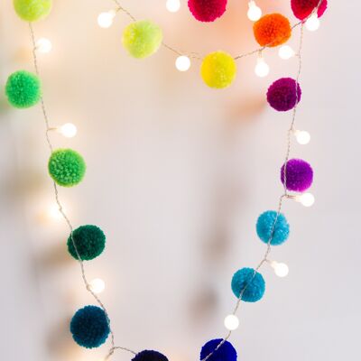 Catena luminosa Pom Pom USB e batteria, arcobaleno