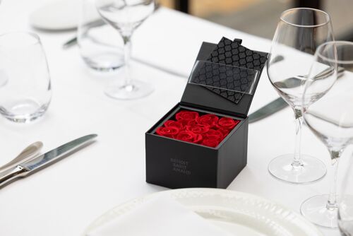 Ecrin / Box avec 9 roses rouges préservées - Carte personnalisable - Cadeau Chic et éternel  Collection Un secret "My Love"