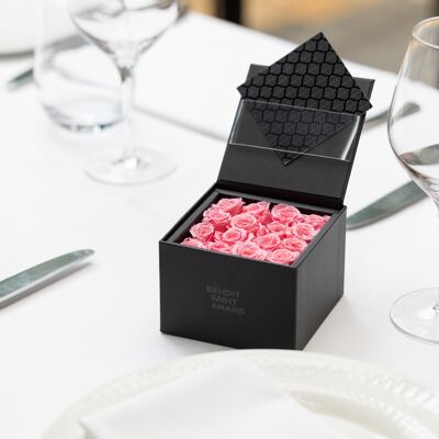 Estuche / Caja con 16 rosas rosa empolvado preservadas - Tarjeta personalizable - Regalo chic y eterno Colección Un secret "My Beauty"