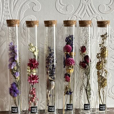 Tubo de 20 cm con composiciones de flores secas