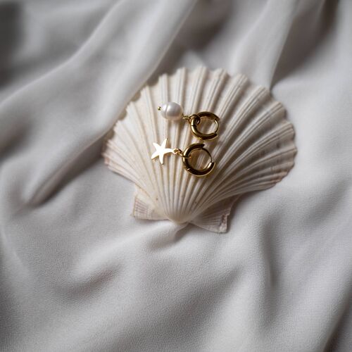 STELLA MARIS - gold star starfish pearl huggie earrings