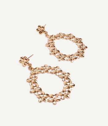 Boucles d'oreilles à pendants petites fleurs dorées Delilah | Bijoux faits main à Paris 2