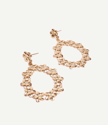 Boucles d'oreilles à pendants petites fleurs dorées Delilah | Bijoux faits main à Paris 3