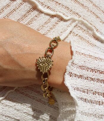 Bracelet doré à chaine large et pendentif cœur Judith | Bijoux faits main en France 3