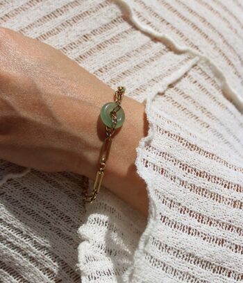 Bracelet à chaîne dorée et pendentif anneau en jade Paloma | Bijoux faits main en France 5