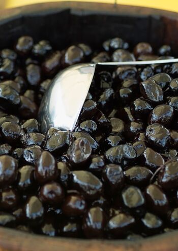 PROMO -10% - VRAC Olives noires Thassitiki aux herbes 2.5kg BIO 1