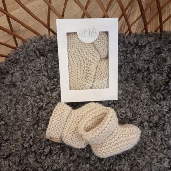 Chaussons bébé tricot main en boîte cadeau 3