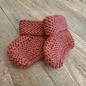 Chaussons bébé tricot main en boîte cadeau 8