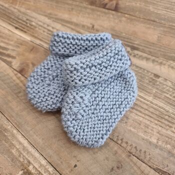 Chaussons bébé tricot main en boîte cadeau 12