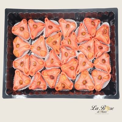 Oriental pastry Almond clover