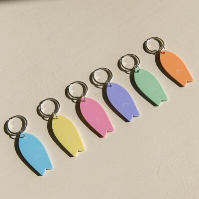 COLORFUL SURFBOARD WAVE PATTERN KEY RING
