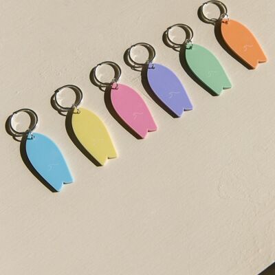 COLORFUL SURFBOARD WAVE PATTERN KEY RING