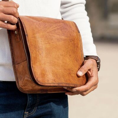 Robust and vintage leather shoulder bag for men and women. DJANGO