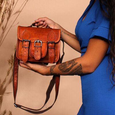 Leather shoulder bag, small vintage satchel style.LITTLE SANDRO