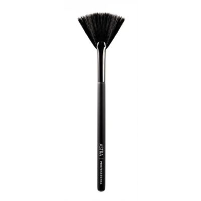 Face Powder Brush - Fan brush for face powder