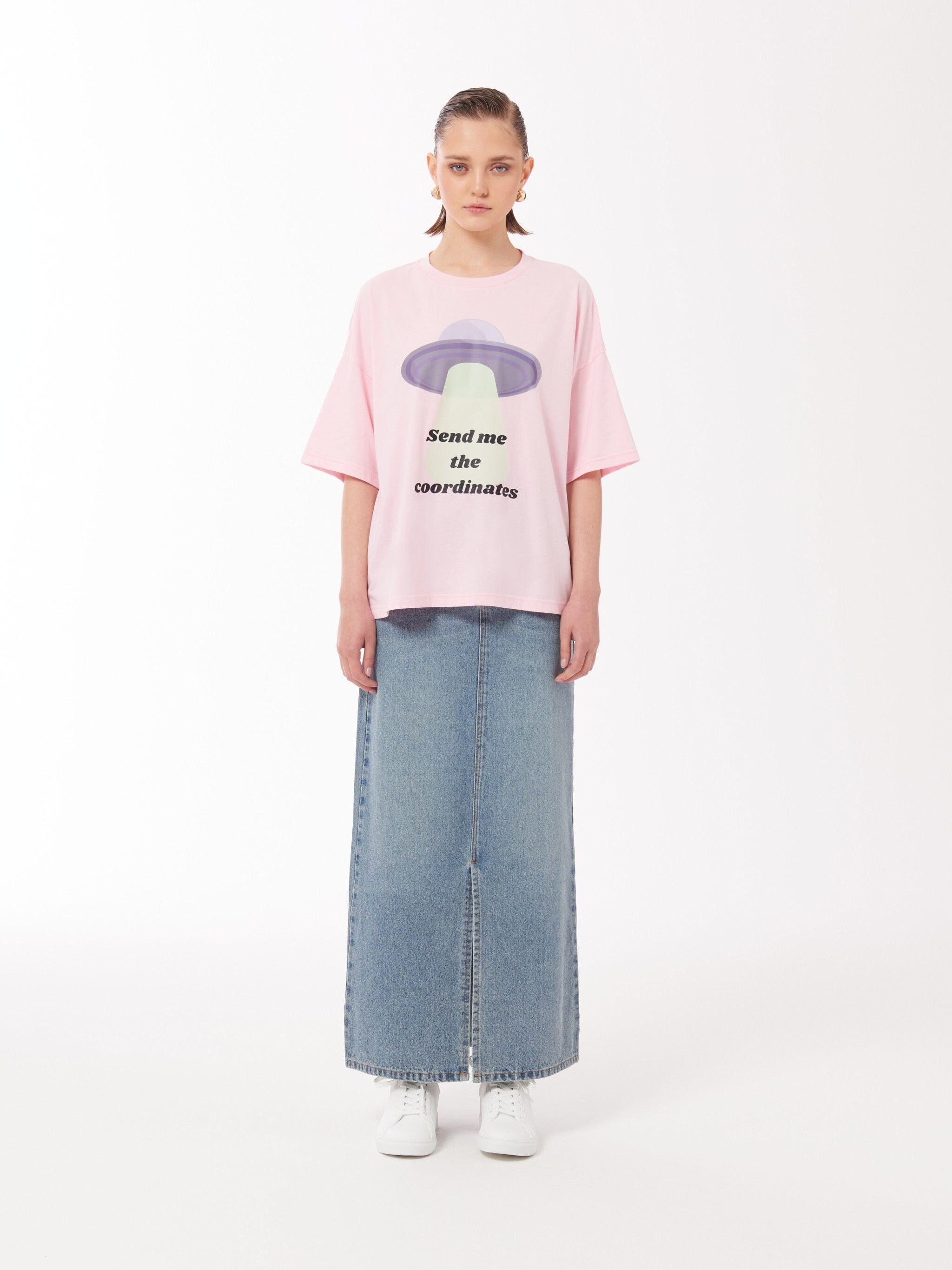 T-shirt unisex con stampa UFO in rosa