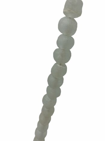 Collier de perles de verre du Ghana - S clair gravé 2