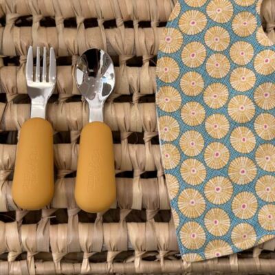 MUSTARD SILICONE AND STAINLESS STEEL CUTLERY