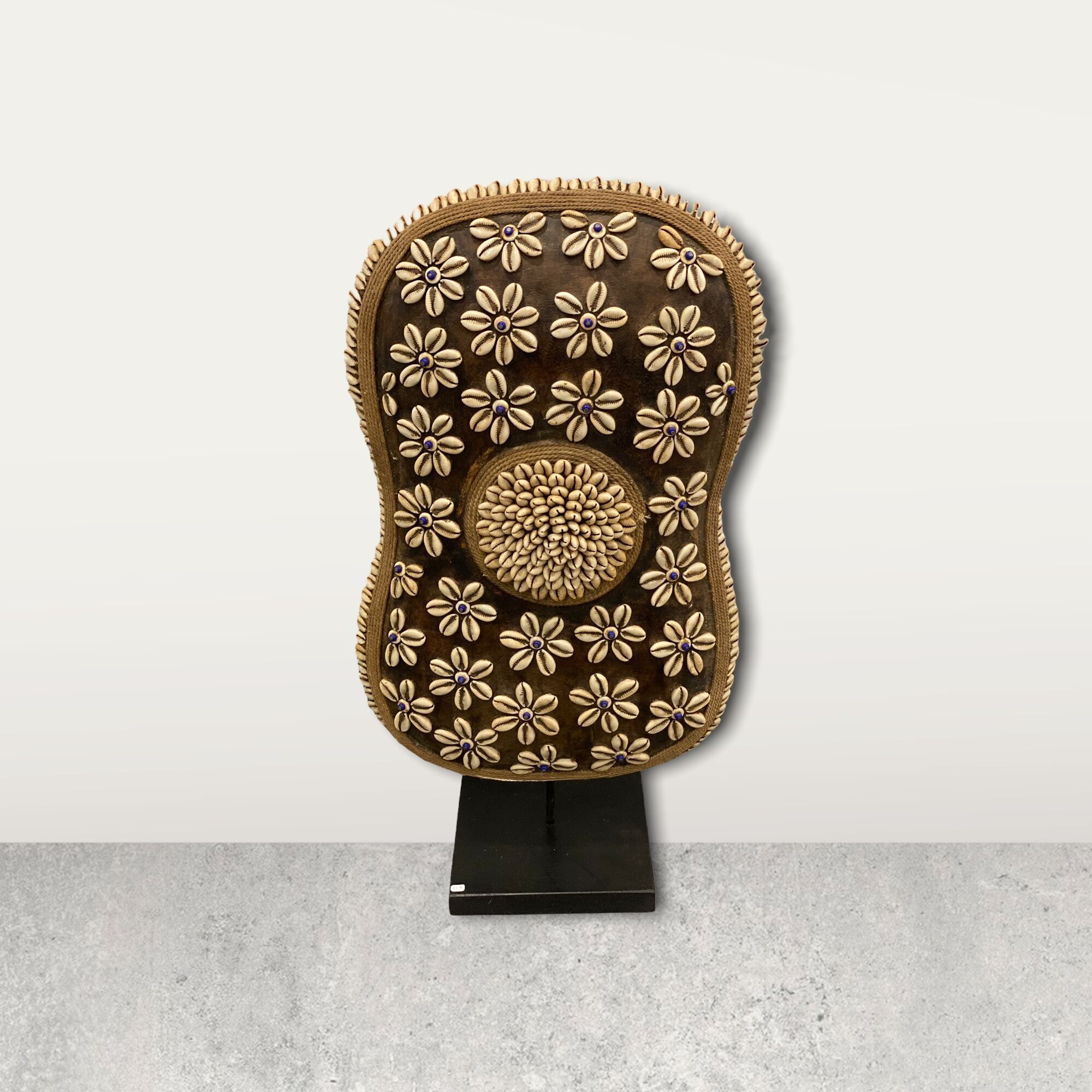 Cameroun Bouclier Cauris Fleur