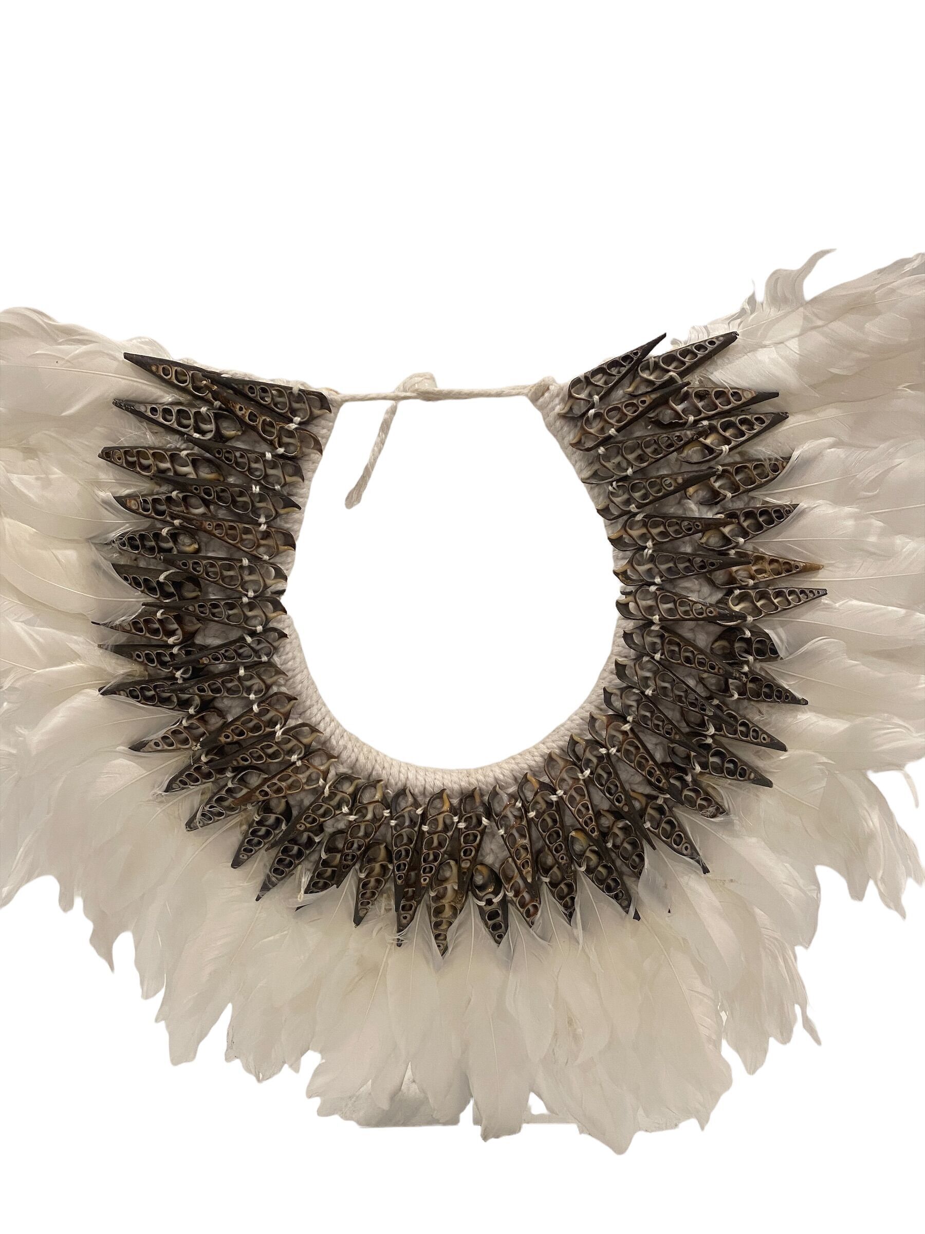 Collier plume & coquillage (22.5) blanc