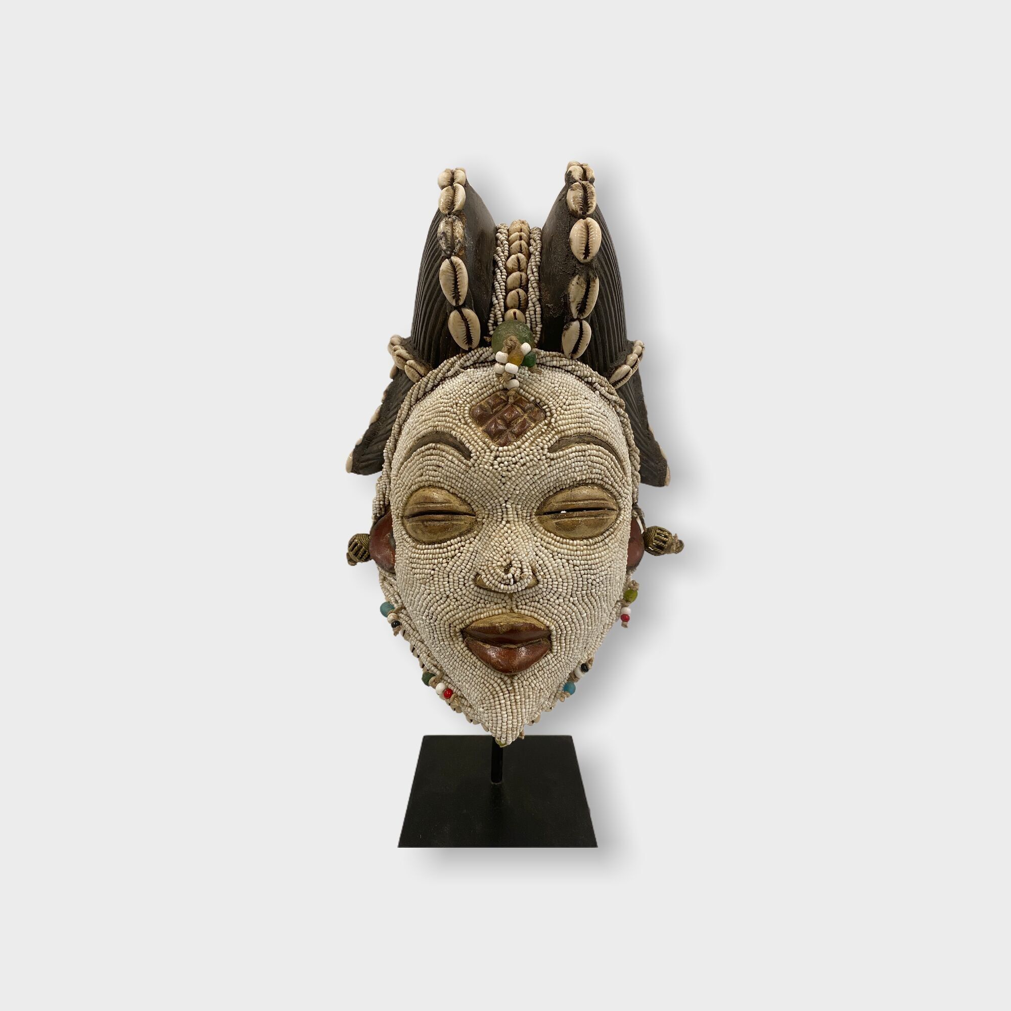 Masque Punu - perlé - Gabon (108.3)