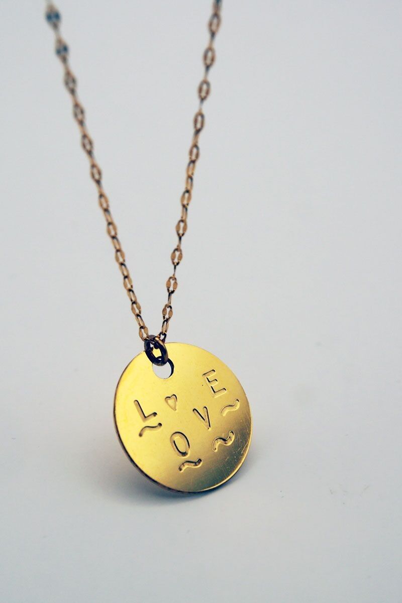 Große Halskette mit LOVE-Medaille, vergoldet mit Feingold – hergestellt in Frankreich